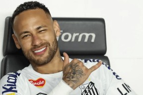 Kaiyun登录入口包含爆冷首场状态出色，G2观众沸腾！，内马尔重返赛场再创辉煌时刻的词条